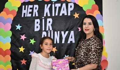 En Hızlı Kitap Okuyan Çocuk Ödüllendirildi